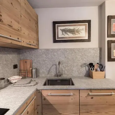 Derby Village Villaret