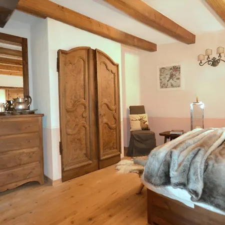 Derby Village Villaret