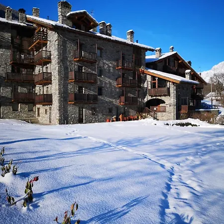 Derby Village Villaret